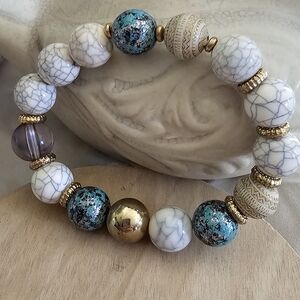 Chic Gold and White Beaded Bracelet